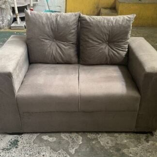 Sofa Pop Bela 2 / Lugares  Cor Cinza Claro – almofadas soltas Pés em Madeira Variação de tonalidade